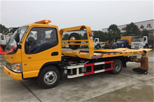 雅安哪里有拖车服务